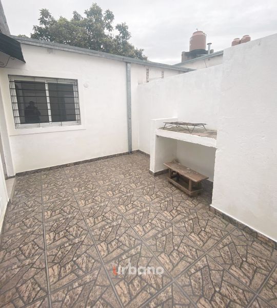 Urbano - Patio seco con asador